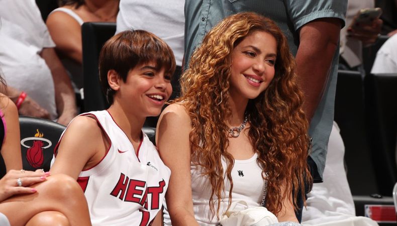 Shakira reaparece en Miami junto a su hijo Milan en partido de la NBA
