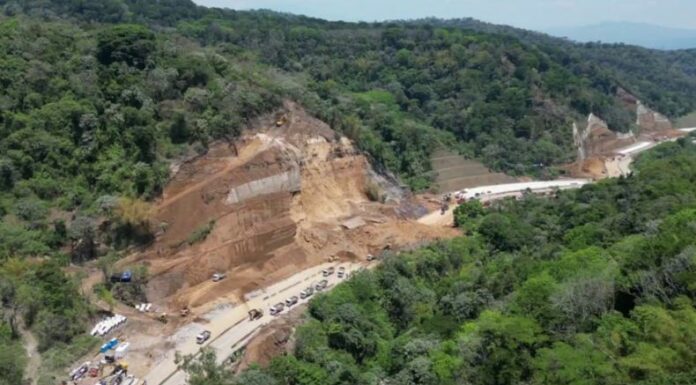 En los últimos meses, se han registrado al menos seis derrumbes en la carretera Los Chorros.