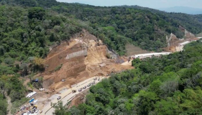 Cronología de incidentes ocurridos en la carretera Los Chorros (2) En los últimos meses, se han registrado al menos seis derrumbes en la carretera Los Chorros.