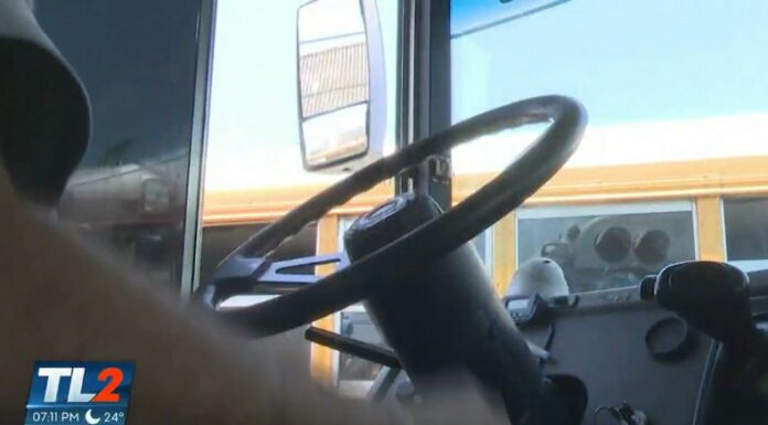 Estrés y largas horas manejando es el reto que enfrentan los conductores del transporte público con el cierre de Los Chorros.