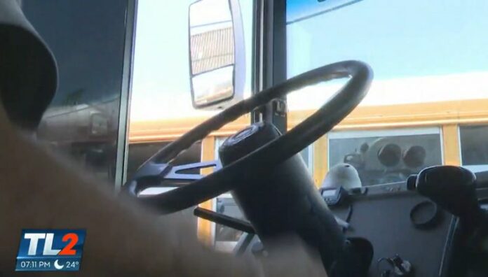 Transportistas y pasajeros se enfrentan al tráfico y largas horas por cierre en Los Chorros Estrés y largas horas manejando es el reto que enfrentan los conductores del transporte público con el cierre de Los Chorros.