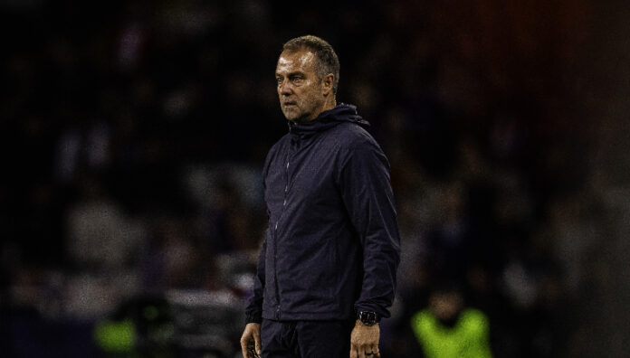 Hansi Flick entrenador del Barcelona Hansi Flick, técnico alemán del Barcelona, habló tras la dura derrota del equipo catalán ante el PSG en la Champions.