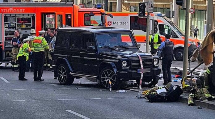 Un auto embistió a un grupo de personas en la zona céntrica de Olgaeck, Stuttgart, en el sur de Alemania.
