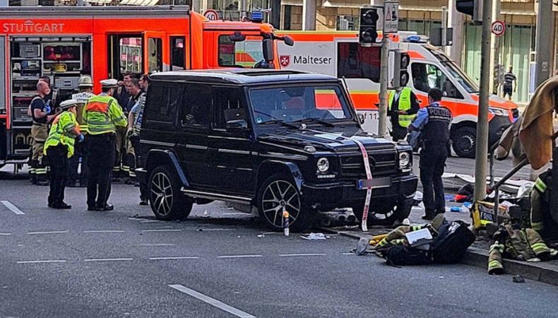Un auto embistió a un grupo de personas en la zona céntrica de Olgaeck, Stuttgart, en el sur de Alemania.