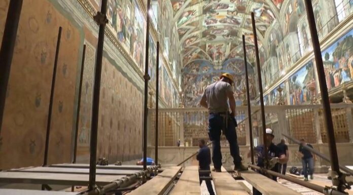 Los preparativos en la Capilla Sixtina se aceleran para dar inicio, el próximo miércoles, al cónclave de los cardenales.