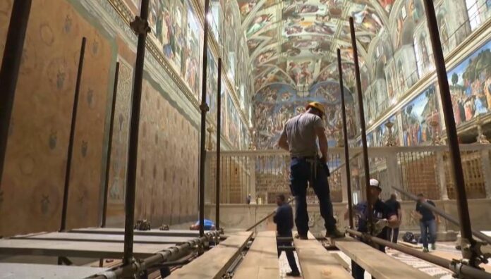 Se aceleran los preparativos a pocos días para que inicie el cónclave en el Vaticano Los preparativos en la Capilla Sixtina se aceleran para dar inicio, el próximo miércoles, al cónclave de los cardenales.