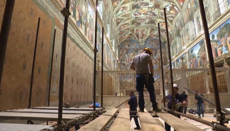 Los preparativos en la Capilla Sixtina se aceleran para dar inicio, el próximo miércoles, al cónclave de los cardenales.