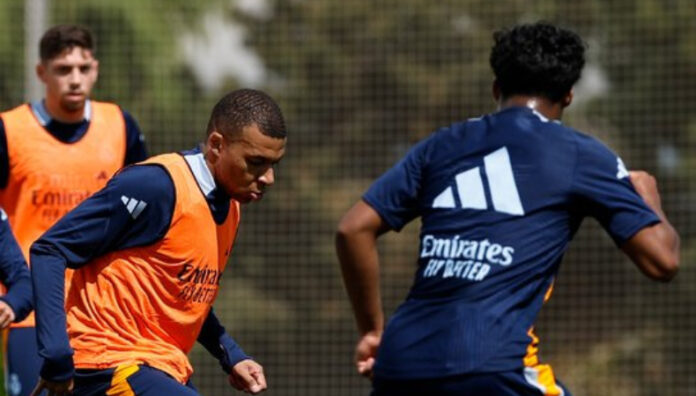 Real Madrid se enfrenta al Celta de Vigo Real Madrid recibe en el Santiago Bernabéu al Celta con la misión de mantenerse en la pelea por el título liguero con el Barcelona.