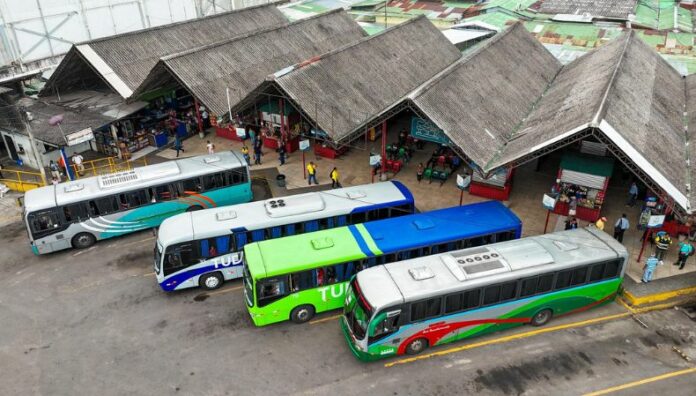 Presidente Bukele anuncia medidas contra empresarios del transporte público que incumplieron con el servicio gratuito El presidente Bukele advirtió sobre acciones legales contra empresarios del transporte colectivo que no prestaron el servicio gratuito.