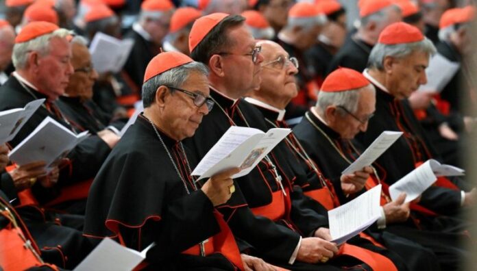 Todos los cardenales que elegirán al nuevo papa ya están en Roma Los 133 cardenales iniciarán las votaciones en Roma el miércoles, estas se prolongarán hasta alcanzar el consenso necesario.