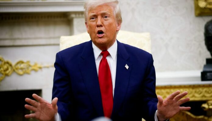 La industria cinematográfica estadounidense está muriendo Donald Trump ante aranceles a películas extranjeras Donald Trump anunció un nuevo arancel para la industria del cine internacional. La medida busca frenar la caída de la producción en Hollywood.