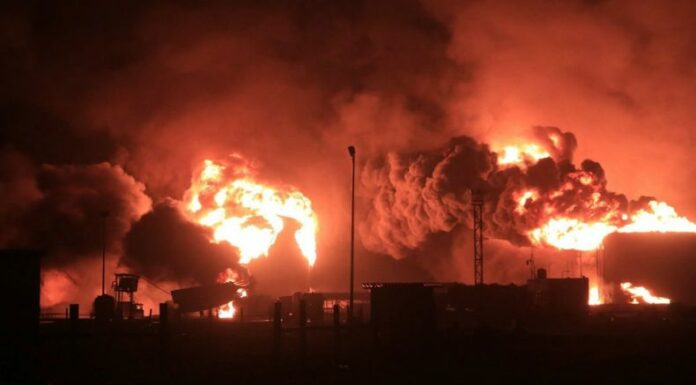 Israel ejecutó ataques un día después de que los hutíes lanzaran un misil balístico que impactó en las cercanías del Aeropuerto Ben Gurión.