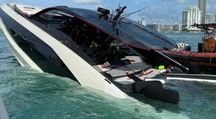 La embarcación, valorada en más de 4.5 millones de dólares, solo tenía capacidad para cinco personas. Las autoridades apuntan al exceso de peso como principal causa del accidente.