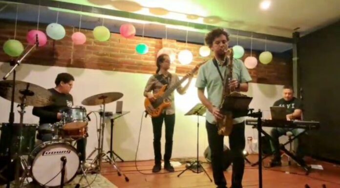 Un cuarteto de jazz de músicos profesionales habla de los retos que ha enfrentado y cómo ha superado las barreras.