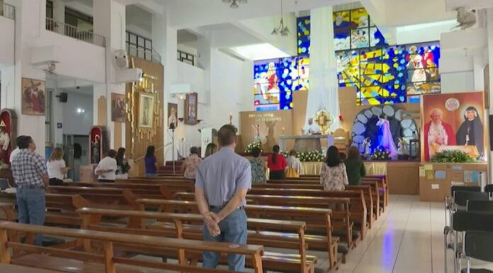 Los feligreses confían que el Espíritu Santo infunda su sabiduría y bondad en los cardenales para elegir al nuevo Papa.