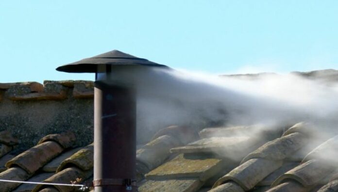 ¿Qué pasa después de la fumata blanca Tras la fumata blanca, comienza el rito final: el papa acepta, se viste en la