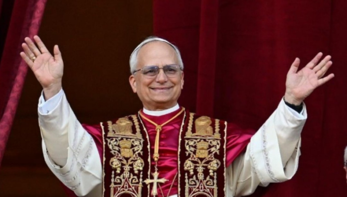 León XIV, primer papa estadounidense y peruano tras los pasos de Francisco El sucesor del primer papa latinoamericano, León XIV conoce bien la región por su labor pastoral en Perú.