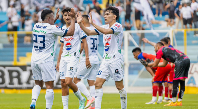 Los “Albos” del Alianza golearon al Cacahuatique en el estadio Cuscatlán y es el primer semifinalista del Torneo Clausura 2025.