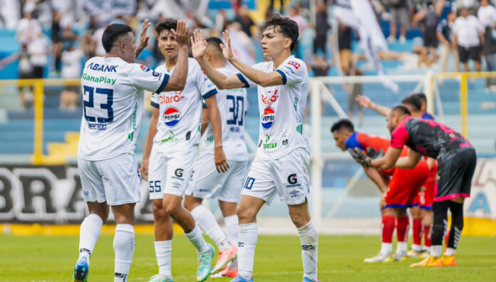 Alianza golea y avanza a semifinales en el Clausura 2025 Los “Albos” del Alianza golearon al Cacahuatique en el estadio Cuscatlán y es el primer semifinalista del Torneo Clausura 2025.