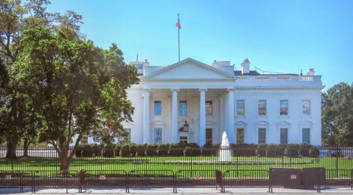 El gobierno de Estados Unidos analiza suspender el Habeas Corpus que se aplicaría a inmigrantes detenidos.