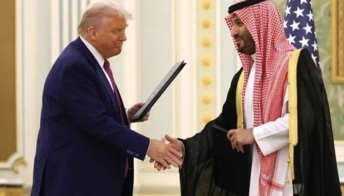EE. UU. y Arabia Saudita firman histórico acuerdo de armas Donald Trump y Mohammed Bin Salman sellaron una alianza económica, que incluye el mayor acuerdo de armas de la historia.