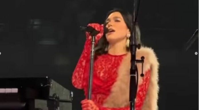 Durante sus primeros conciertos en España, Dua Lipa sorprendió al interpretar dos canciones en español.