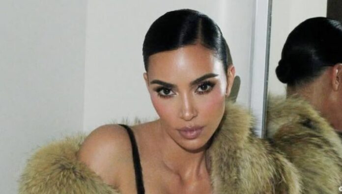 “Lo perdono por lo que pasó…” el inesperado gesto de Kim Kardashian en el juicio por el robo que marcó su vida Kim Kardashian sorprendió al tribunal al declarar que perdonaba al principal acusado del violento asalto que sufrió en París en 2016.