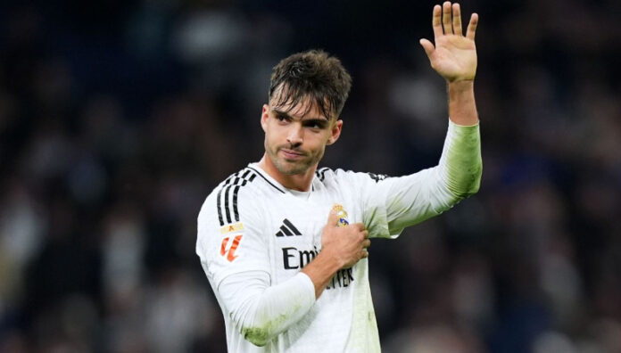 Raúl Asencio jugador del Real Madrid Un Juzgado español formalizó este miércoles un proceso penal contra el defensa español del Real Madrid, Raúl Asencio.