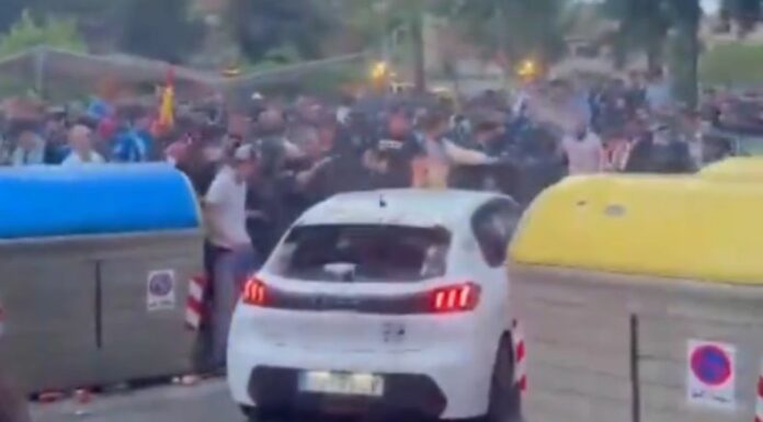 Autoridades reportaron este jueves un atropello masivo en los alrededores de un estadio de España, minutos previo a un partido de fútbol.