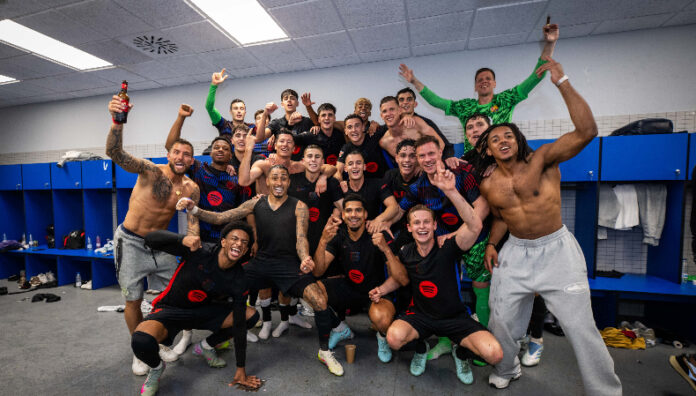 Barcelona logra el primer triplete nacional de su historia Barcelona conquistó la Supercopa de España, Copa del Rey y LaLiga en la misma temporada por primera vez en su historia.