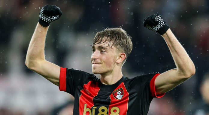 El defensa español firmó por cinco temporadas con el Real Madrid tras su paso por el Bournemouth de la Premier League.