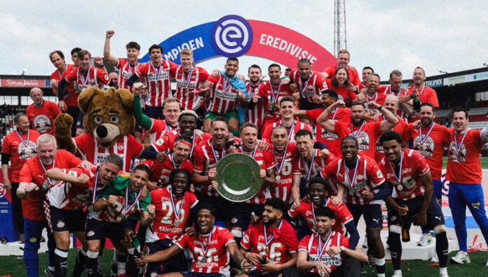 Ajax dejó escapar ventaja de nueve puntos y PSV fue campeón El Ajax llegó a tener una ventaja de nuevos puntos sobre el PSV, pero en la última jornada dejó escapar el título en la liga de Países Bajos.