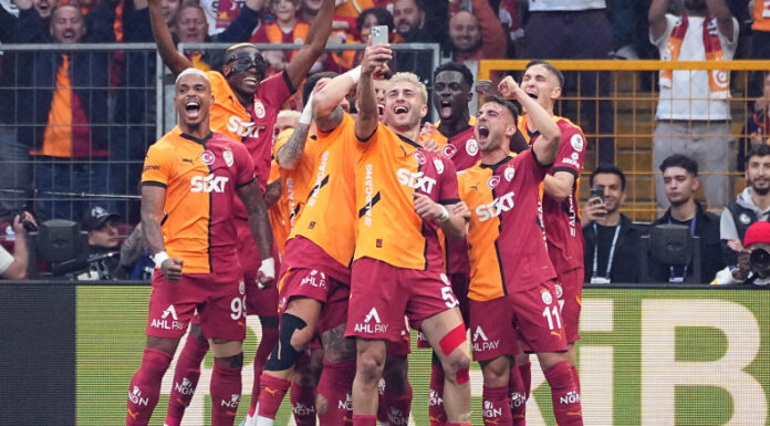 Fernando Muslera, portero de Uruguay, anotó en el partido que le dio el campeonato al Galatasaray en la superliga de Turquía.