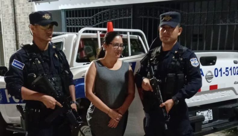 Capturan a Ruth Eleonora López, acusada del delito de peculado