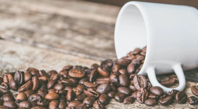 La Asociación Cafetalera de El Salvador y caficultores dicen estar en zozobra tras la caída del precio internacional del café, la libra descendió a 3.5% en abril.