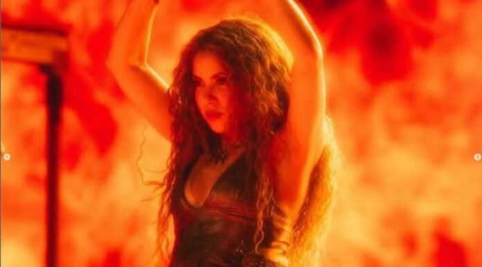 Tremenda caída fue lo que se llevó Shakira durante uno de los conciertos de su gira 