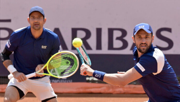Marcelo Arévalo debutó con victoria en el ATP de Ginebra Marcelo Arévalo y el tenista croata Mate Pavic iniciaron con una cómoda victoria el ATP 250 de Ginebra, Suiza.