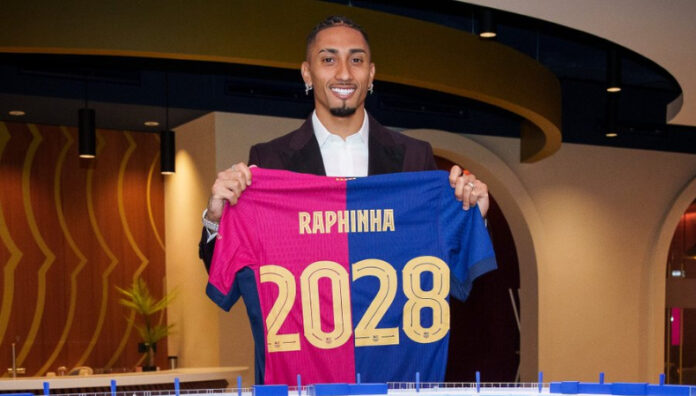 Raphinha renueva con el Barcelona hasta 2028 Raphinha renovó hasta junio de 2028 su vínculo con el Barcelona tras una gran temporada en la que logró el “triplete nacional”.