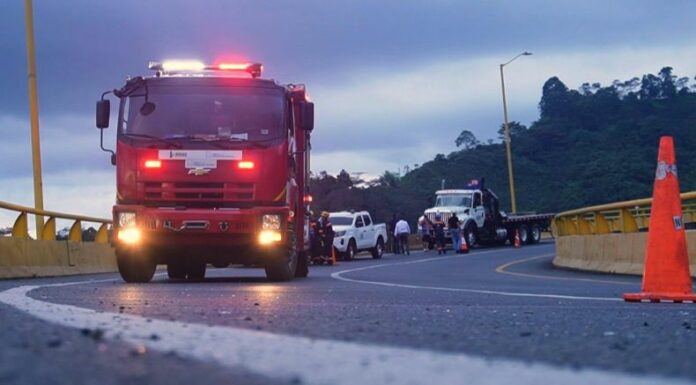Al menos 10 personas murieron y 11 heridas en un accidente de autobús en Colombia, según informó la universidad Humboldt, Colombia.