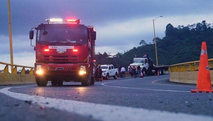 Al menos diez fallecidos en accidente de autobús en Colombia Al menos 10 personas murieron y 11 heridas en un accidente de autobús en Colombia, según informó la universidad Humboldt, Colombia.