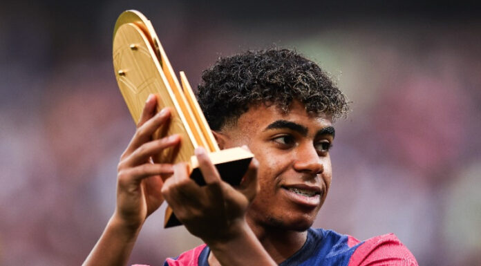 Lamine Yamal puso fin a las especulaciones sobre su futuro y renovó por cinco temporadas con el Barcelona.