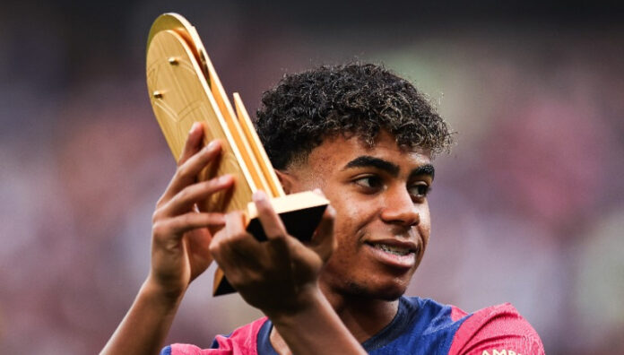 Lamine Yamal renovó con el Barcelona Lamine Yamal puso fin a las especulaciones sobre su futuro y renovó por cinco temporadas con el Barcelona.