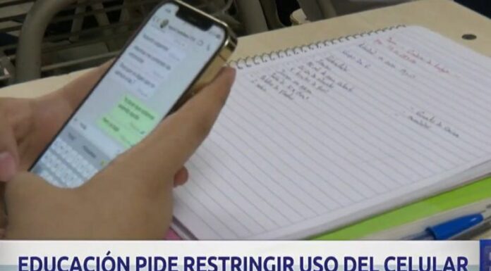 Por medio de una circular, el Ministerio de Educación limitó el uso de celulares tanto en centros educativos públicos como privados.