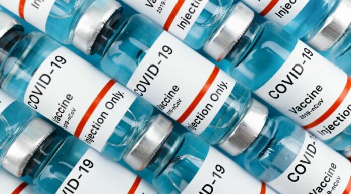 Estados Unidos informó que dejará de recomendar las vacunas Covid-19 para niños y mujeres embarazadas sanas.