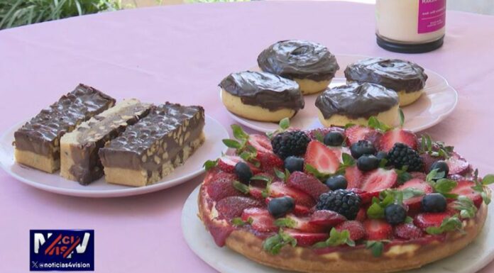Postres saludables son parte del emprendimiento de una salvadoreña dedicada a la pastelería saludable para personas con diabetes.