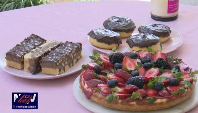 Del diagnóstico al emprendimiento: postres saludables para personas con diabetes Postres saludables son parte del emprendimiento de una salvadoreña dedicada a la pastelería saludable para personas con diabetes.