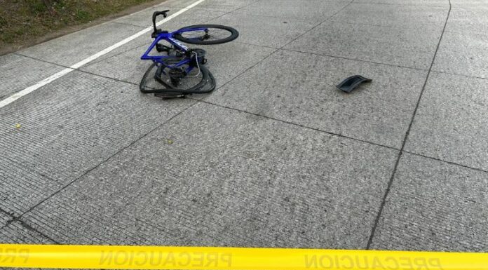 El ciclista fue atropellado por el conductor de un vehículo particular.