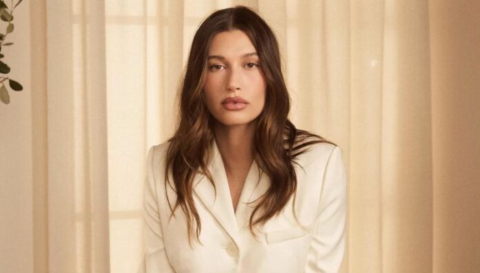 Hailey Bieber vende su marca Rhode por $1,000 millones Hailey Bieber asegura que seguirá como directora creativa. La venta reaviva rumores sobre supuestas dificultades financieras de Justin Bieber.