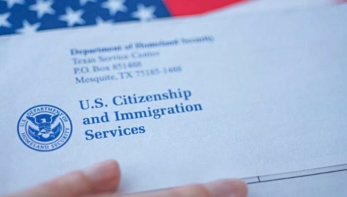 Corte Suprema avala que Trump revoque protección a 500,000 inmigrantes El presidente Trump puede revocar el “parole” humanitario que protege de la deportación a medio millón de inmigrantes de Cuba, Haití, Nicaragua y Venezuela.