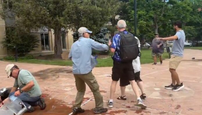 Varios heridos en ataque ocurrido en Colorado Varias personas resultaron heridas este domingo luego que un hombre lanzara artefactos explosivos en Colorado.